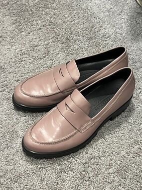 ECCO Tray Tech Women's Blush Pink Penny Loafers - Classic Slip-On Style